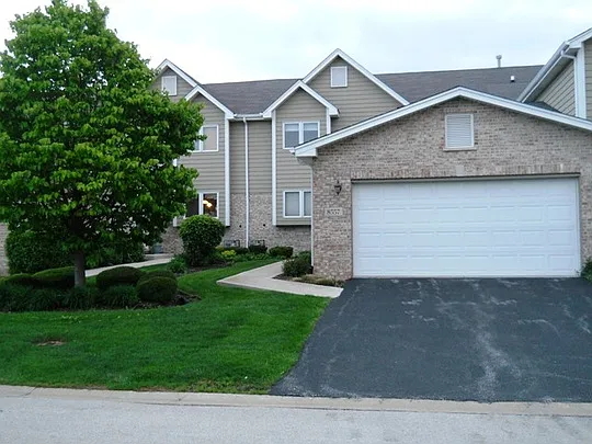 8557 Tullamore Dr photo 1