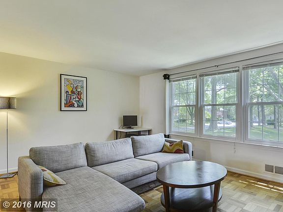 5th image of 629 Azalea Dr APT 1