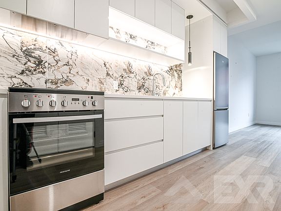 2nd image of 957 Atlantic Ave #206