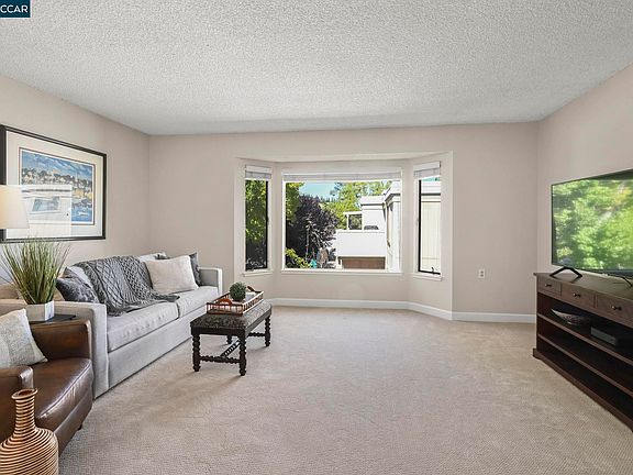 3rd image of 1225 Singingwood Ct APT 1