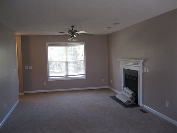 3rd image of 904 Woodyhill Ln