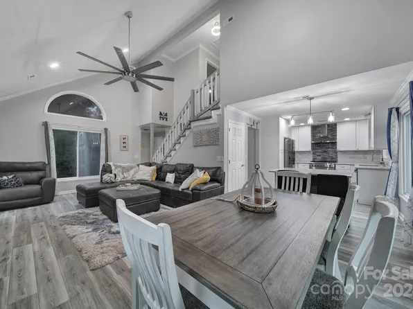 9119 Windjammer Dr, Tega Cay, SC 29708