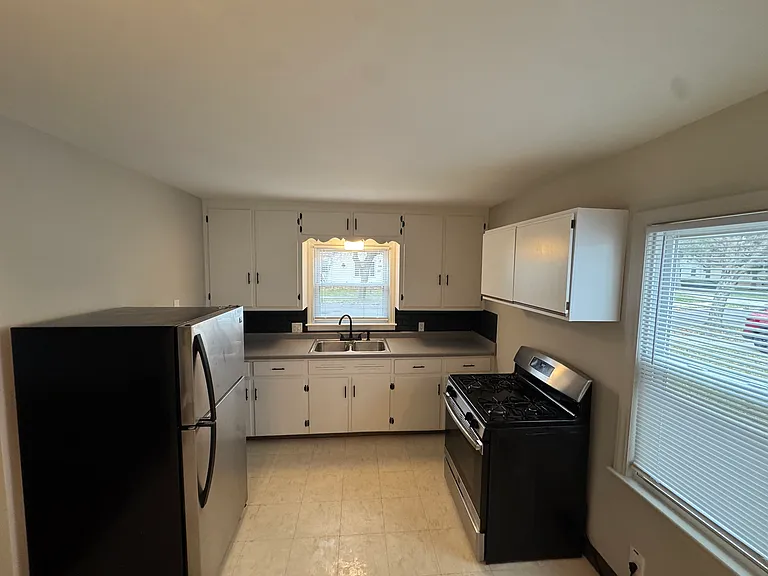 2121 Roberts Ln — Photo 5
