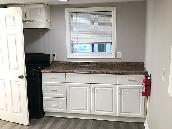 5th image of 225 Lincoln Ave