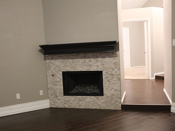 2nd image of 628 Blue Leaf Dr