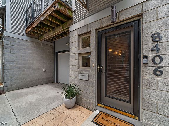 3rd image of 8406 Franklin Blvd