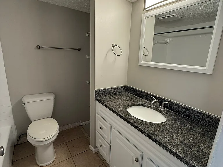 3322 Camelot Dr #C3 — Photo 5