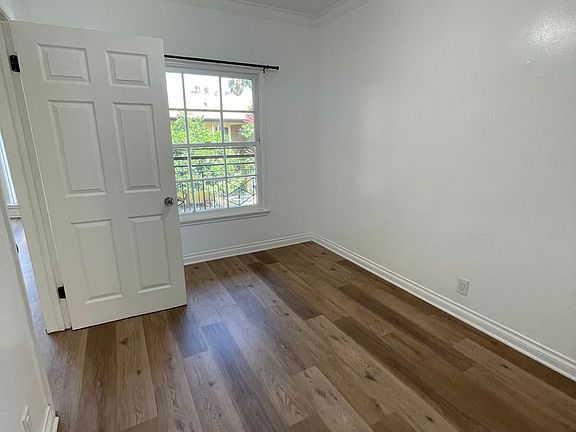 5th image of 1019 & 1029 S Westmoreland Ave #19-211