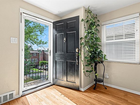 3rd image of 319 Questend Ave