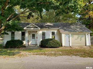 522 N 5th St, Petersburg, IL 62675