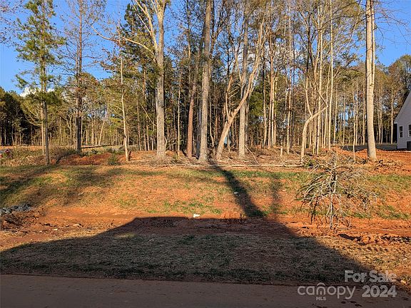 3rd image of 204 Heathland Dr #21