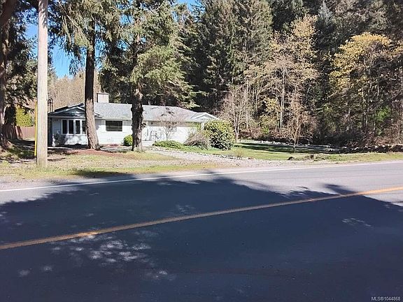 3rd image of 4759 Yellow Point Rd