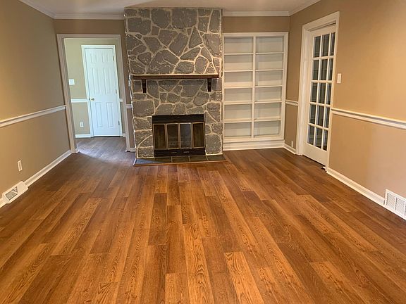 2nd image of 238 Fontaine Cir
