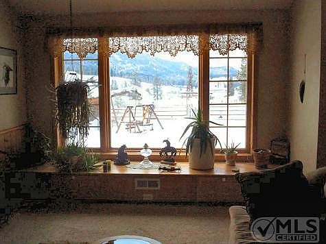 LIVING ROOM VIEW (2)