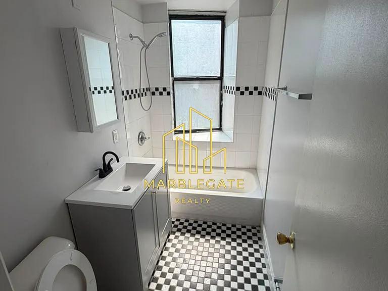 469-470 Elizabeth Ave #4011 — Photo 6