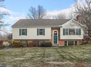 216 Weymouth Dr, Lebanon, PA 17042