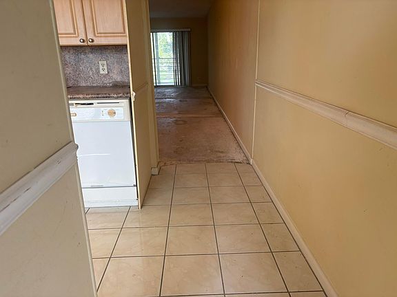 4th image of 2804 Victoria Way #B2