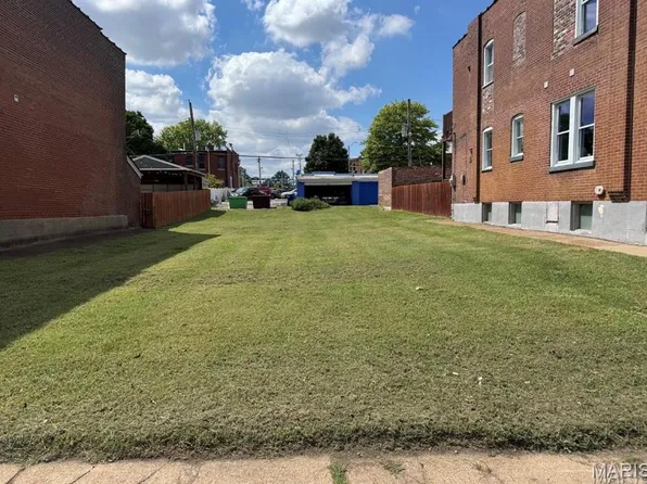 2825 Iowa Ave, Saint Louis, MO 63118