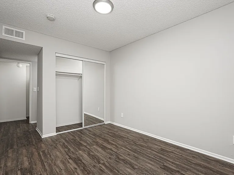 321 N Cedar St — Photo 5