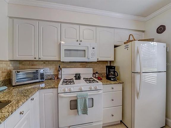 4th image of 1386 Mission Cir