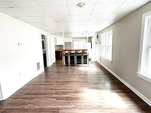 3rd image of 1325 W Poplar St #2