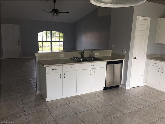 5th image of 904 Atherton Ave