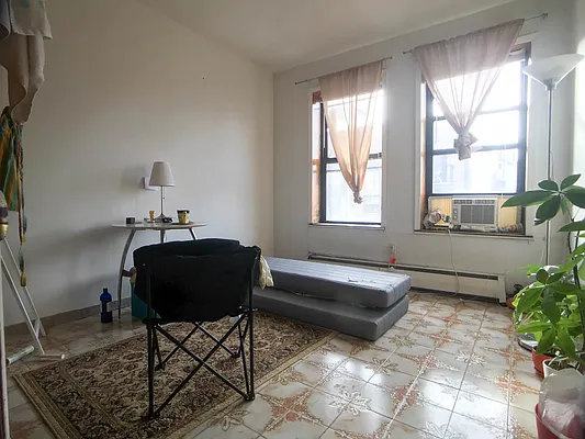 Rented by Realty 2000 Corp | media 7