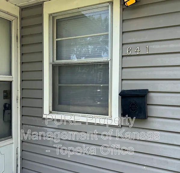 641 SW Oakley Ave — Photo 3
