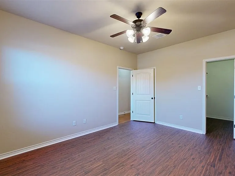 3009 Towers Pkwy — Photo 17