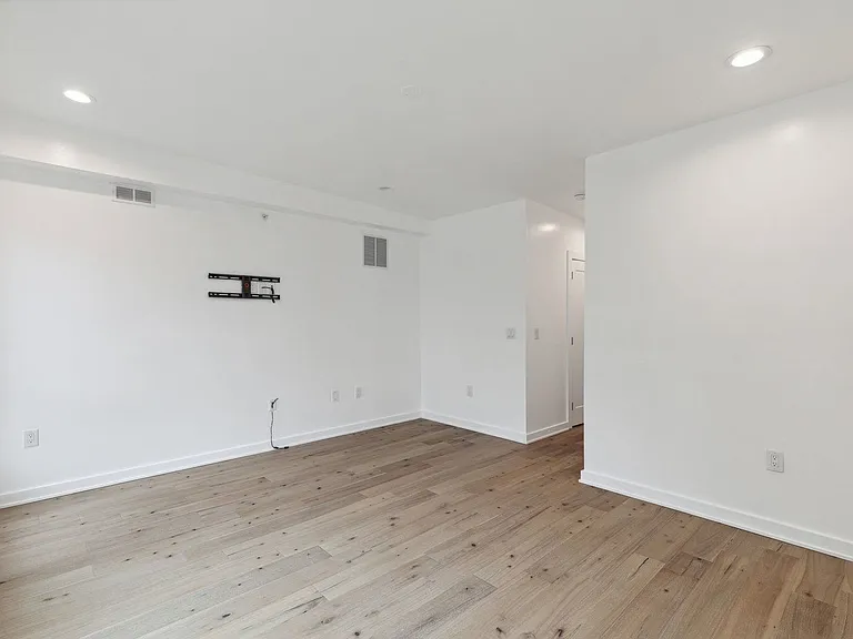 2219 N Hope St — Photo 16