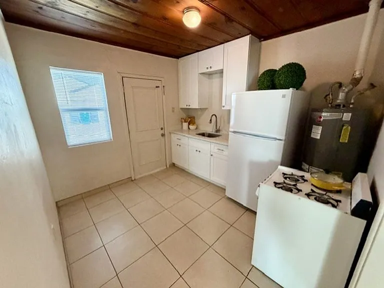 925 E Turney Ave — Photo 8