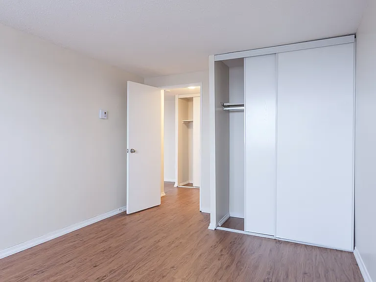 285 Loretta Ave S — Photo 14
