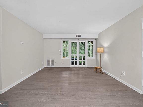 4th image of 5905 Bayshire Rd Unit 186