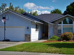 2143 Martin Dr, Medford, OR 97501