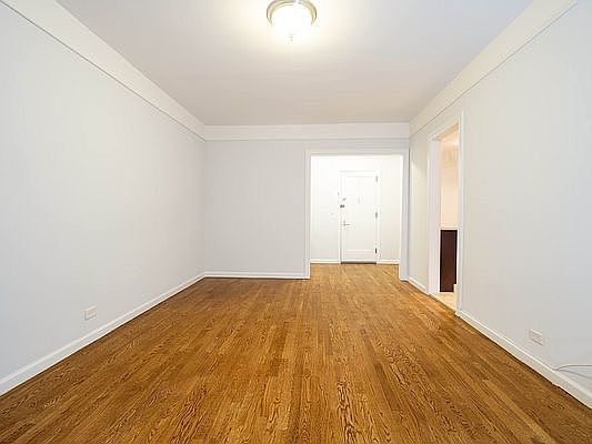 4th image of 910 W End Ave APT 1E