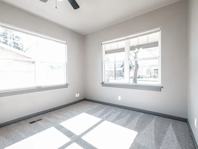 380 24th St NE — Photo 12