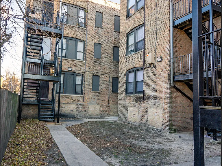 7436 S. Kingston Ave. — Photo 4