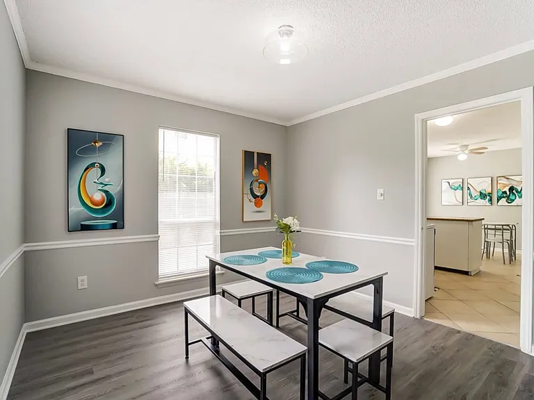 9501 Pondside Ln — Photo 34