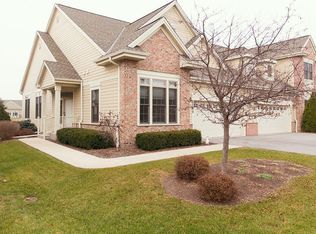 1780 Regal Ct, Oconomowoc, WI 53066
