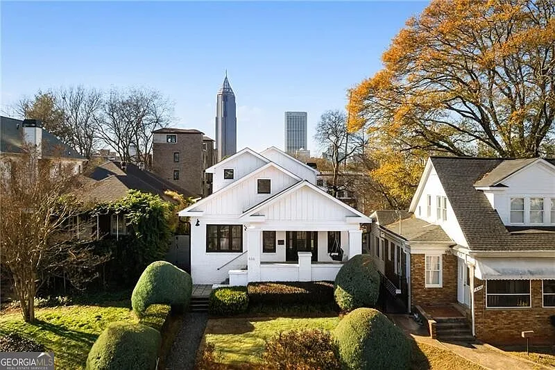 636 Kennesaw Ave NE photo 1