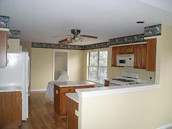 2nd image of 916 Ridgewood Dr