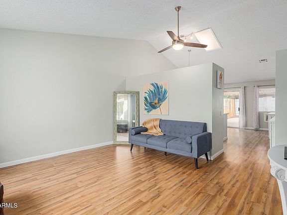 3rd image of 3010 W Blackhawk Dr