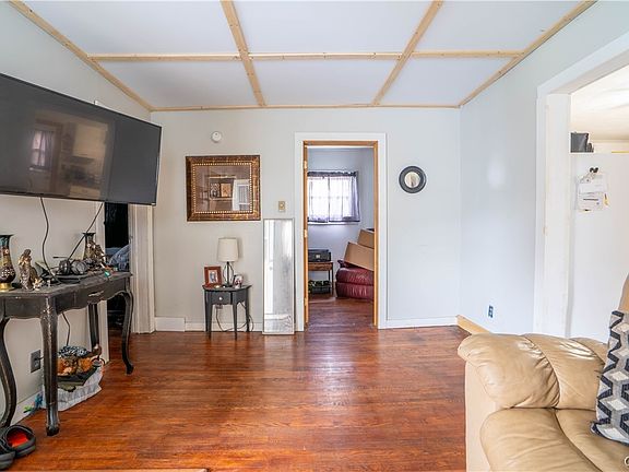 3rd image of 276 E Clark St