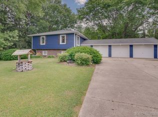 6N989 Crestwood Dr, St Charles, IL