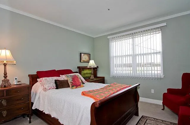 MASTER SUITE W/WALK-IN CLOSET
