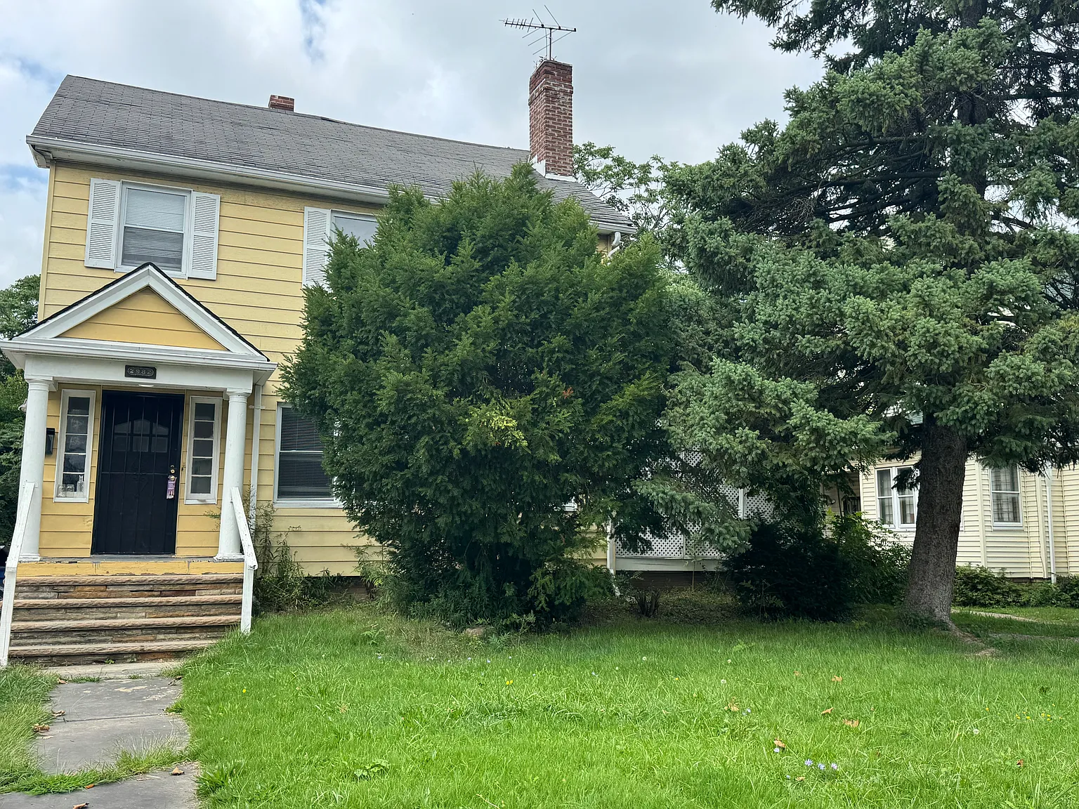 3 bed, 1200 sqft, $1,200 — Photo 1