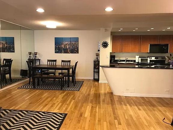 3rd image of 2626 N Lakeview Ave APT 3101