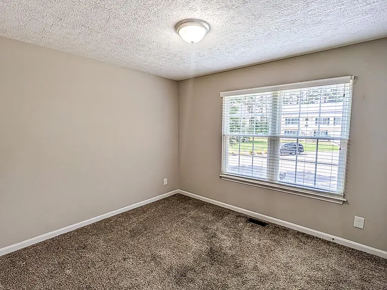 21530 Warwick Ct — Photo 26