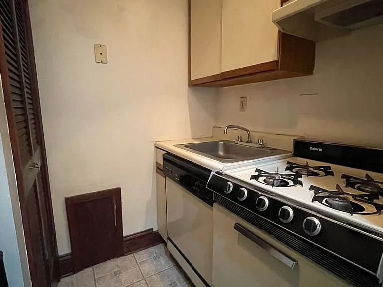 221 E. Preston St — Photo 9