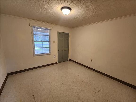 4th image of 118 E 3rd St #B